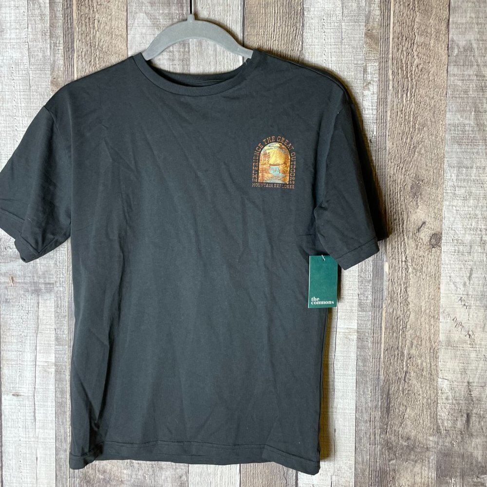 THE COMMONS The Oversized Graphic Tee